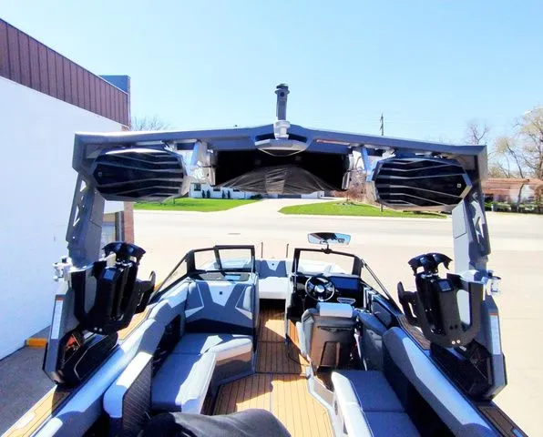 Slide: The Image of Nautique SUPER AIR S23 2025 - 8
