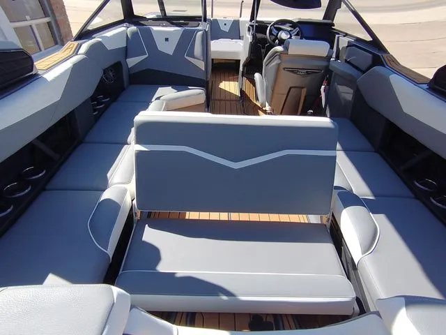 Slide: The Image of Nautique SUPER AIR S23 2025 - 9