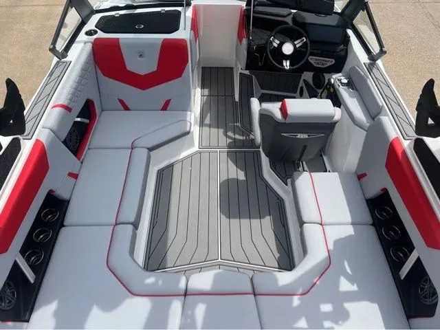 Slide: The Image of Nautique Super Air Nautique GS20 2025 - 17