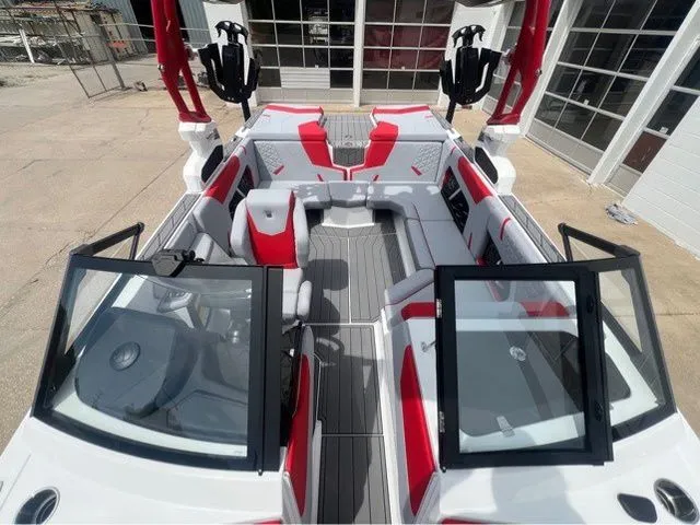 Slide: The Image of Nautique Super Air Nautique GS20 2025 - 5