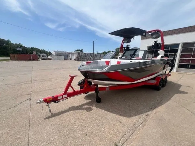 Slide: The Image of Nautique Super Air Nautique GS20 2025 - 7
