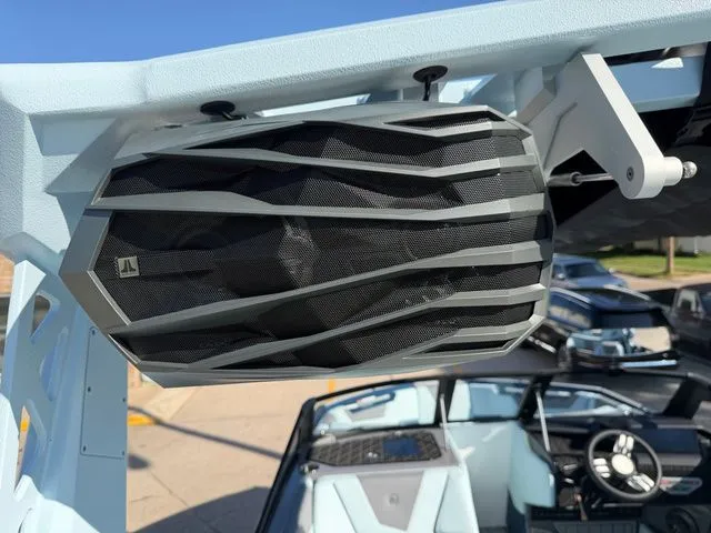 Slide: The Image of Nautique Super Air S21 2026 - 10