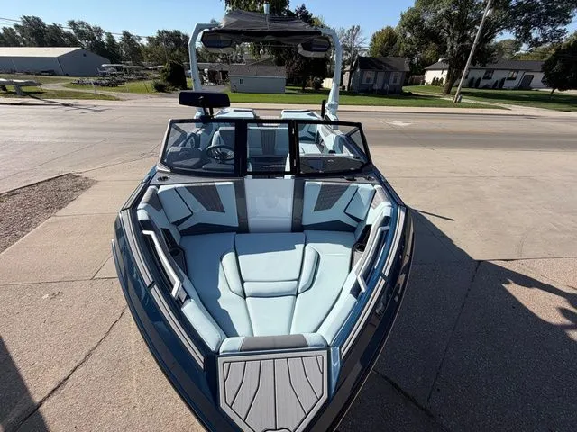 Slide: The Image of Nautique Super Air S21 2026 - 11