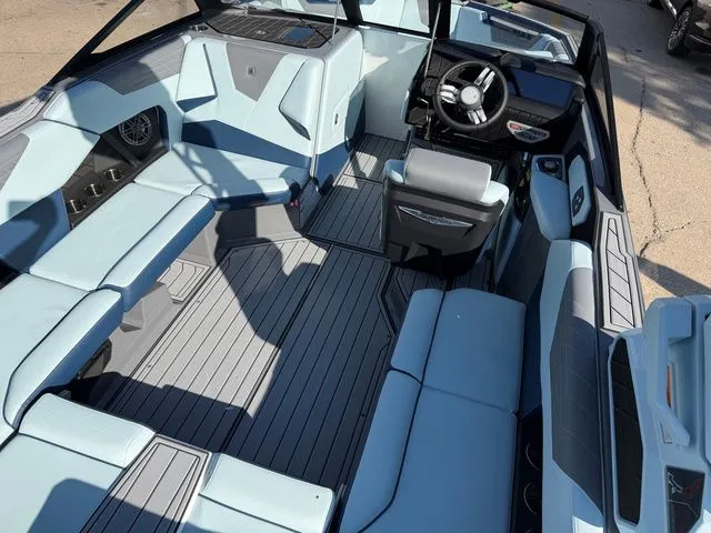 Slide: The Image of Nautique Super Air S21 2026 - 17