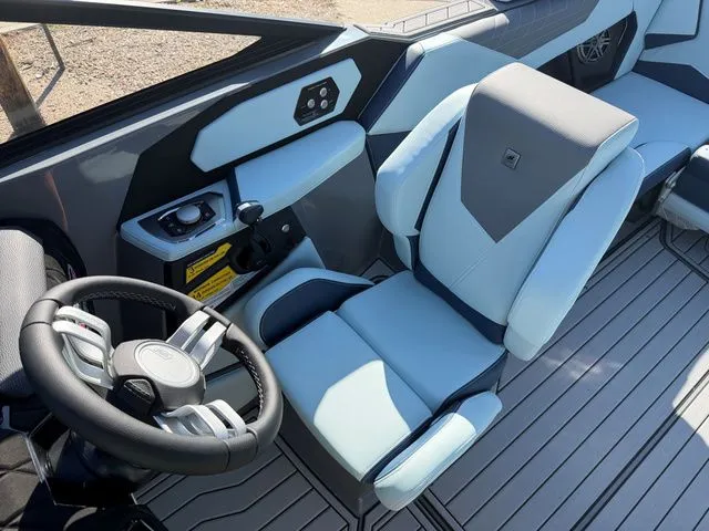 Slide: The Image of Nautique Super Air S21 2026 - 21