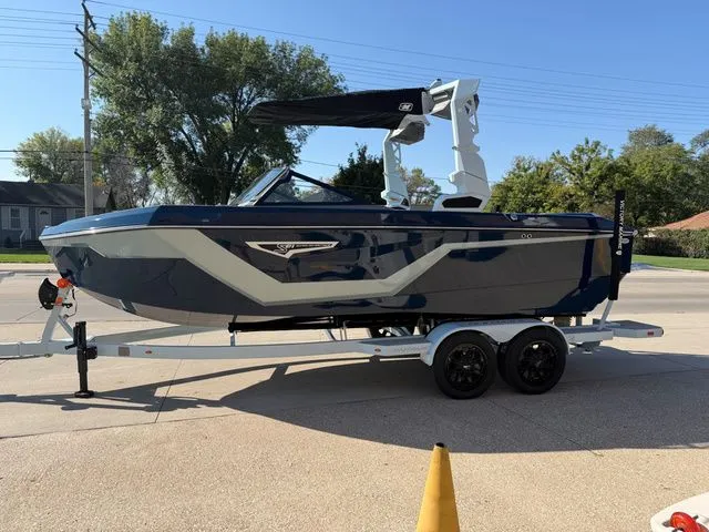 Slide: The Image of Nautique Super Air S21 2026 - 4