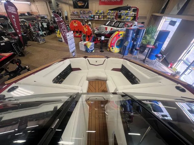 Slide: The Image of Nautique Super Air Nautique G21 2026 - 10
