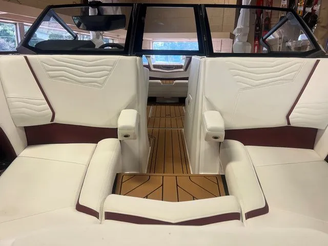 Slide: The Image of Nautique Super Air Nautique G21 2026 - 11