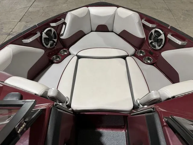 Slide: The Image of Malibu Wakesetter 2018 - 11