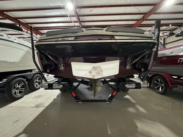 Slide: The Image of Malibu Wakesetter 2018 - 4