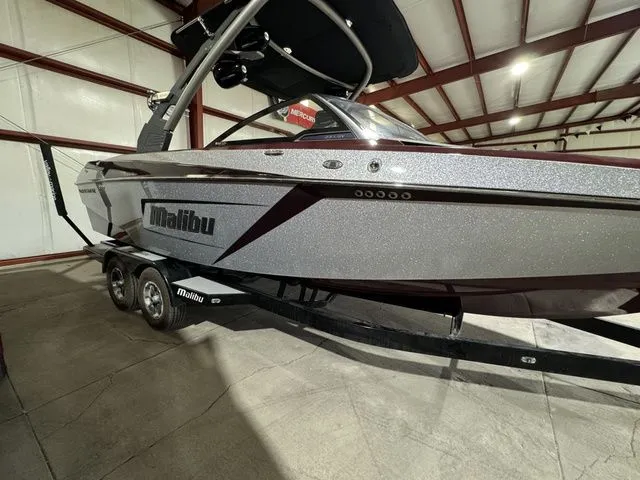 Slide: The Image of Malibu Wakesetter 2018 - 5