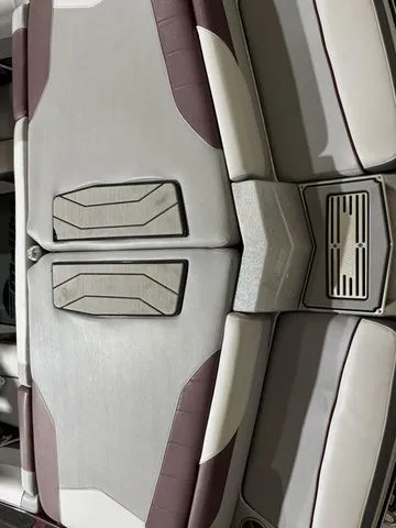 Slide: The Image of Malibu Wakesetter 2018 - 7