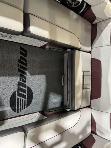 Slide: The Image of Malibu Wakesetter 2018 - 9