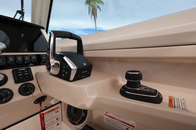 Slide: The Image of Boston Whaler 280 Vantage 2027 - 21