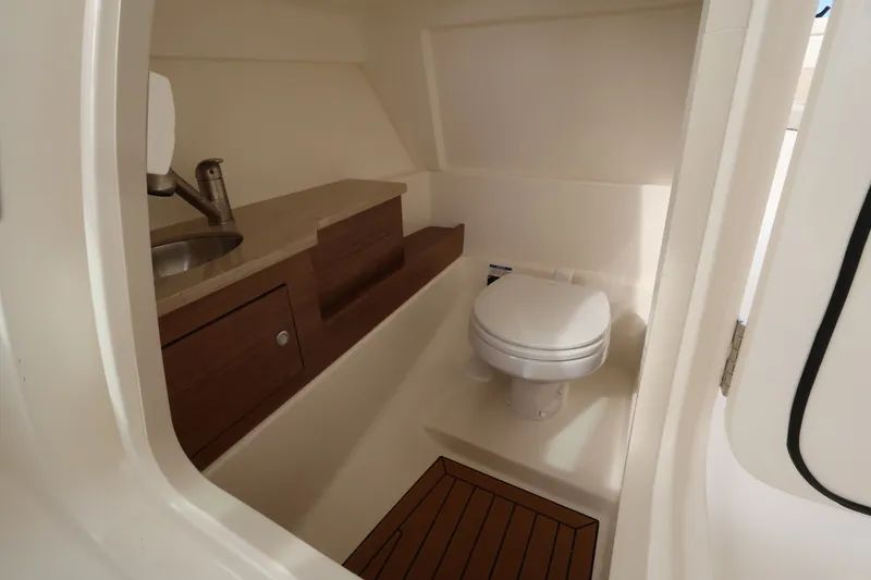 Slide: The Image of Boston Whaler 280 Vantage 2027 - 26