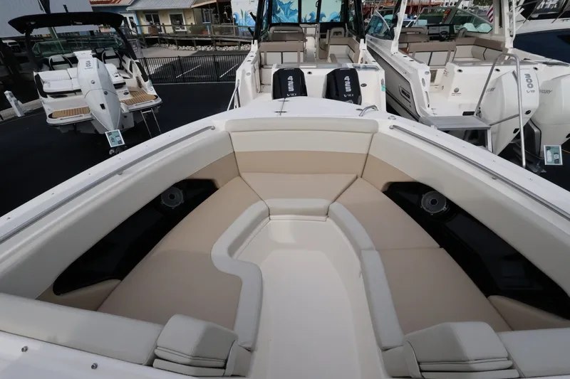 Slide: The Image of Boston Whaler 280 Vantage 2027 - 32