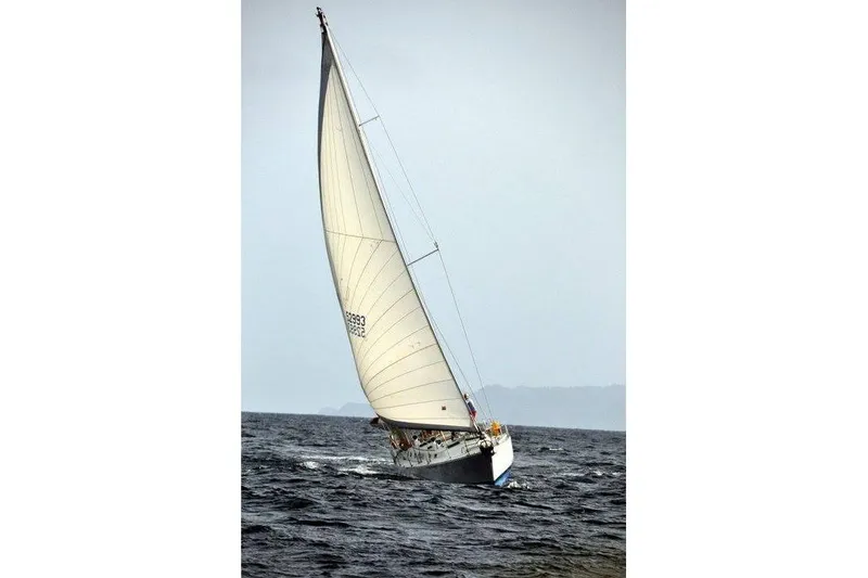 The Image of Sailing yacht Beneteau Idylle 15.50 from 1986 navigating open waters. - 0