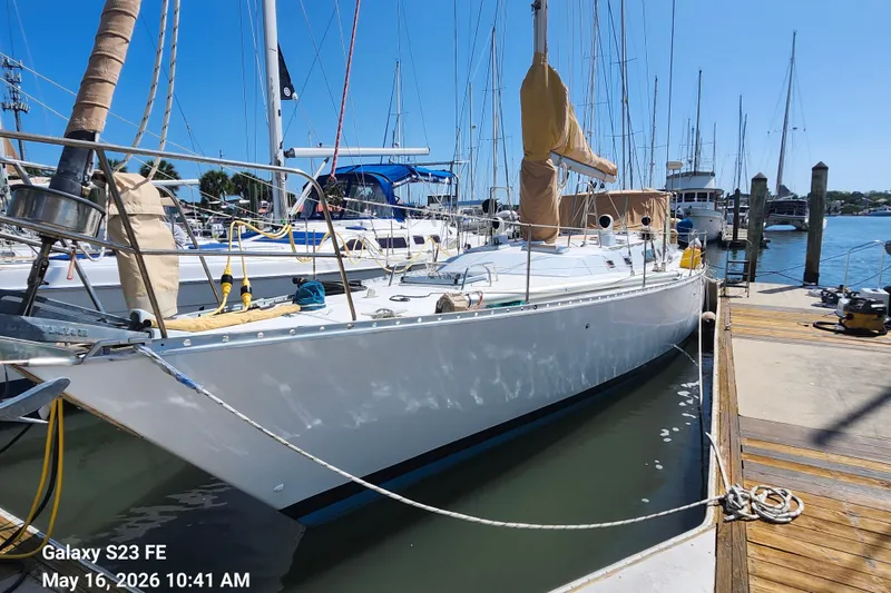 Slide: The Image of 1986 Beneteau Idylle 15.50 sailboat docked at marina under clear blue sky. - 1
