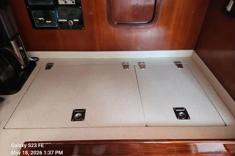 Slide: The Image of Interior of 1986 Beneteau Idylle 15.50 yacht with countertop and control panel. - 52
