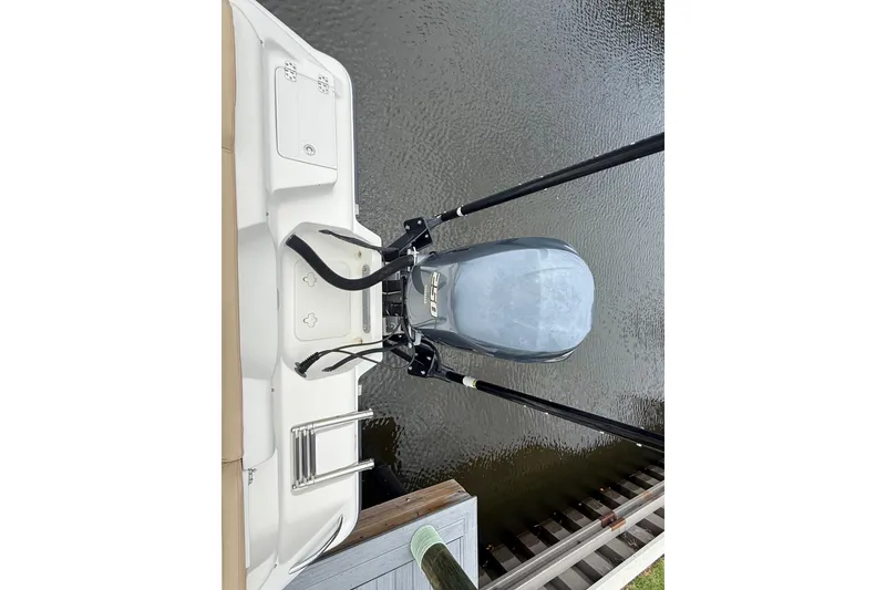 Slide: The Image of Overhead view of a 2014 Key West 239 FS boat with an outboard motor. - 14