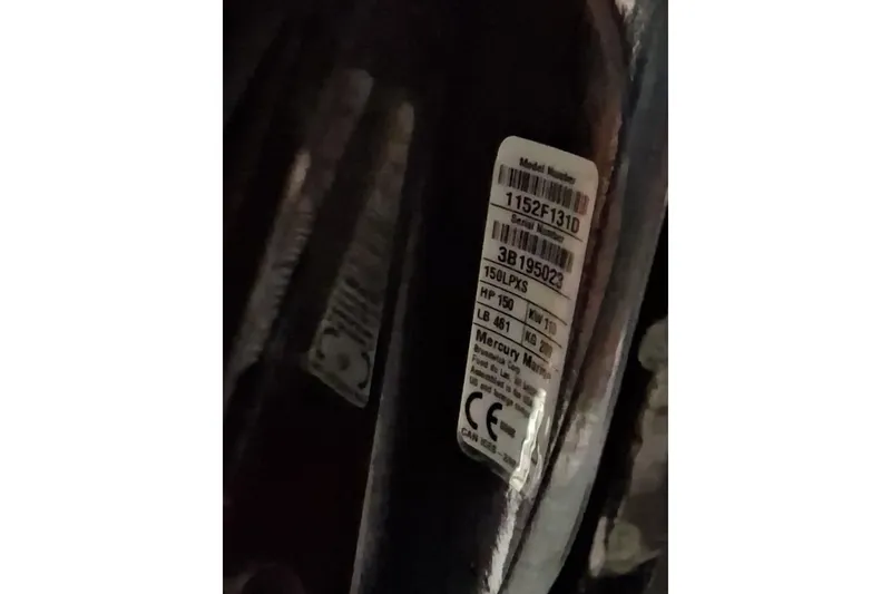 Slide: The Image of Label on a 2022 Crest Classic Platinum 220, displaying model and serial numbers. - 25