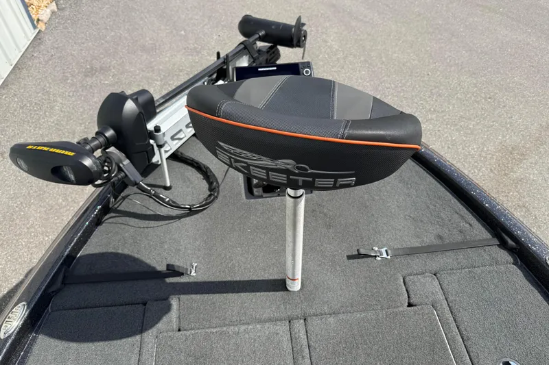 Slide: The Image of 2019 Skeeter ZX225 boat deck with seat and trolling motor. - 13