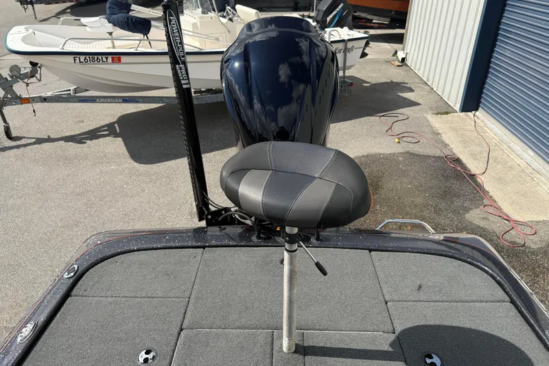 Slide: The Image of 2019 Skeeter ZX225 boat with seat and motor, parked outdoors. - 15