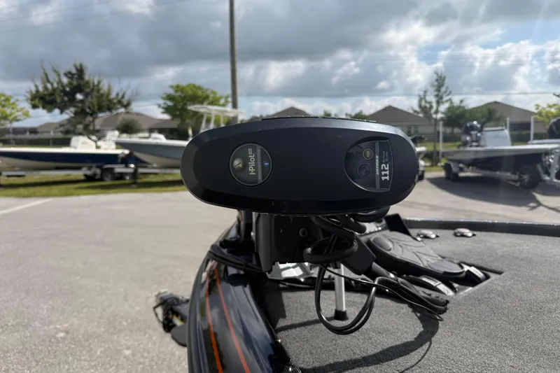 Slide: The Image of 2019 Skeeter ZX225 boat with iPilot trolling motor in a parking lot. - 7