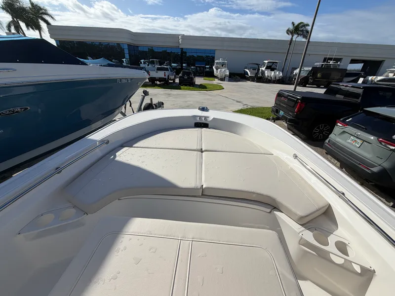Slide: The Image of Boston Whaler 190 Montauk 2027 - 17