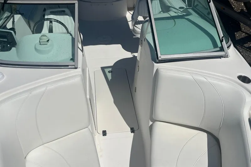The Image of 2007 NauticStar 2000XSDC Offshore boat interior with white seating and open windshield. - 1