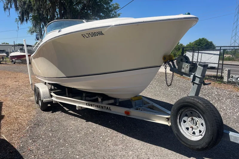 Slide: The Image of 2007 NauticStar 2000XSDC Offshore boat on trailer, parked outdoors. - 11