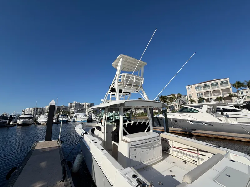Slide: The Image of Boston Whaler 380 Outrage 2021 - 5
