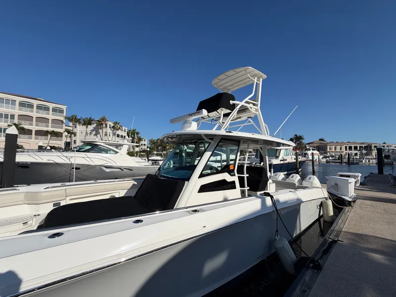 Slide: The Image of Boston Whaler 380 Outrage 2021 - 6