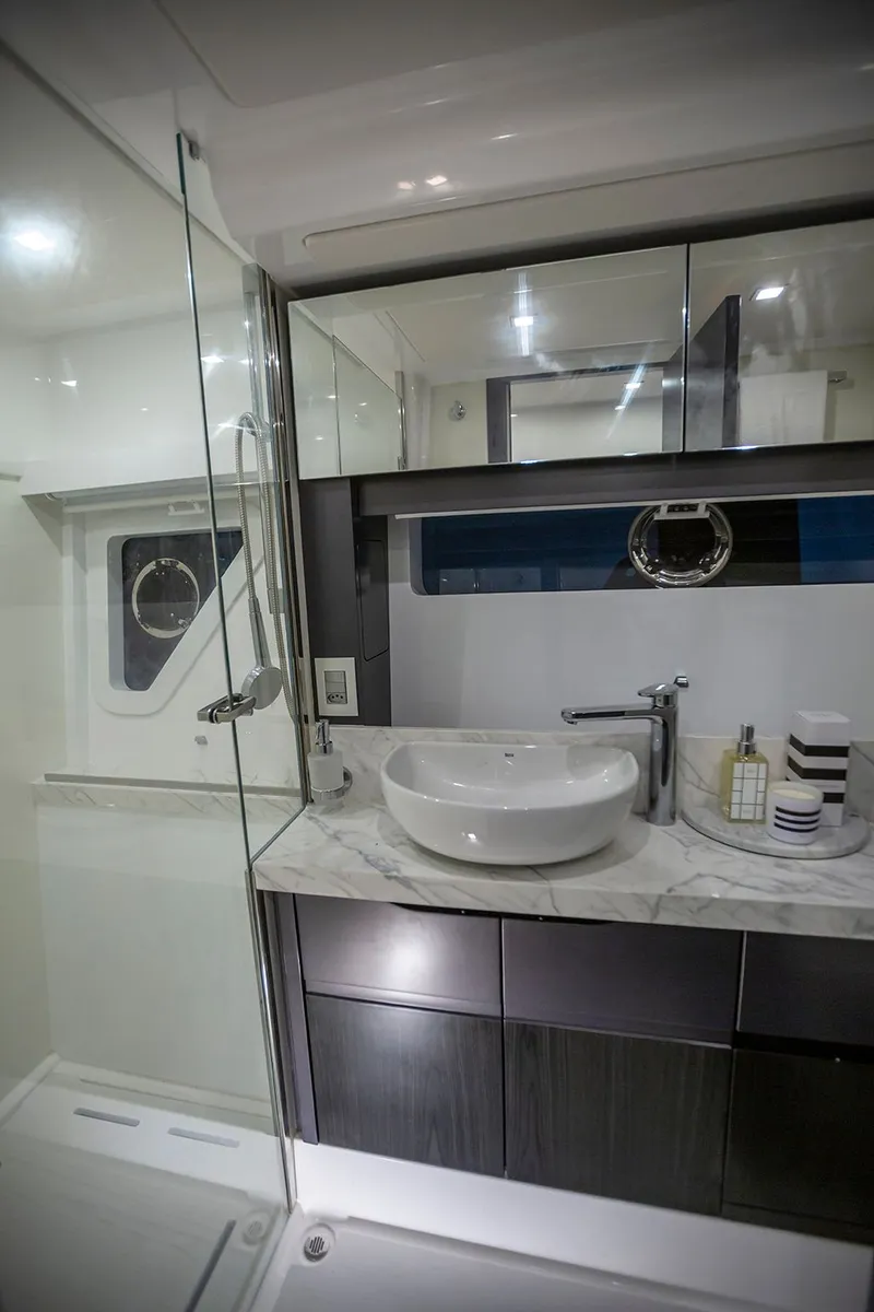 Slide: The Image of Luxurious bathroom on Schaefer 600 yacht, model year 2027. - 26