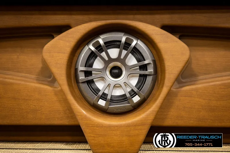 Slide: The Image of 2023 Avalon VEN CR speaker with wooden finish, featuring Reeder-Trausch Marine branding. - 45