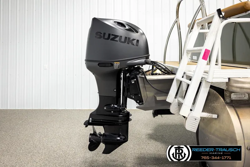 Slide: The Image of Suzuki outboard motor on 2023 Avalon VEN CR boat, displayed indoors with ladder. - 50