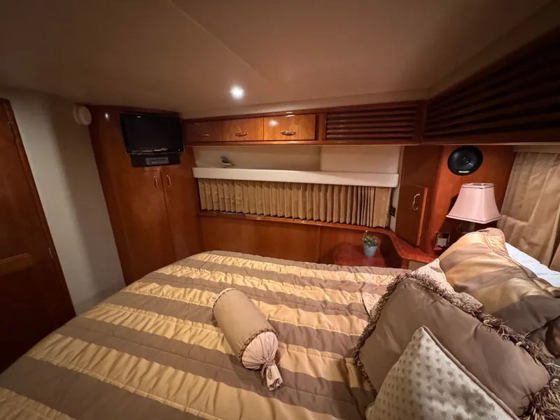 Slide: The Image of Carver Yachts 396 Motor Yacht 2004 - 35