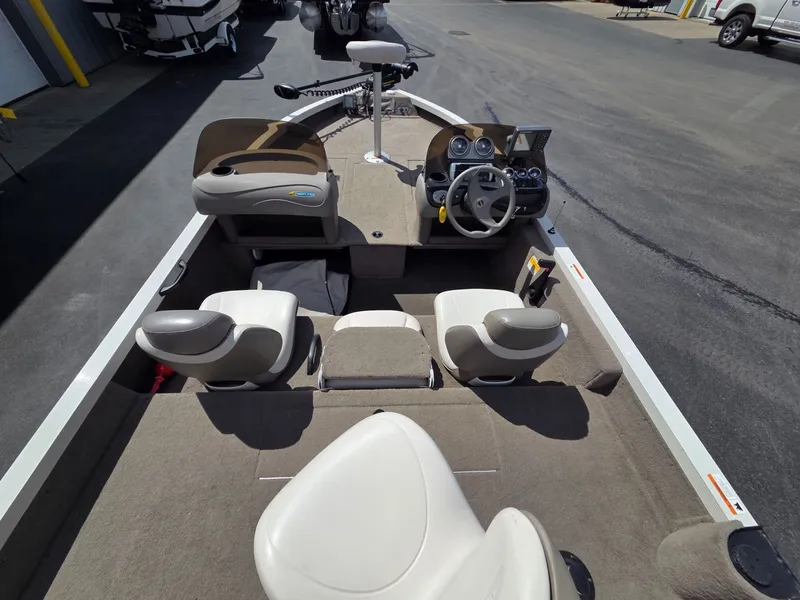 Slide: The Image of Interior view of a 2004 Crestliner CMV 1750 boat with steering console. - 12