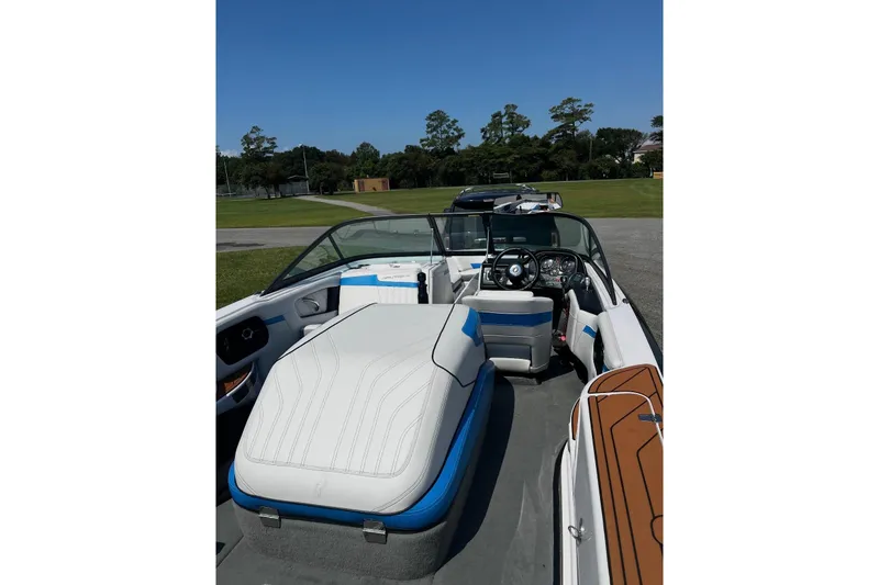 Slide: The Image of 2015 Nautique Ski Nautique 200 Open Bow boat interior with white and blue seating. - 5