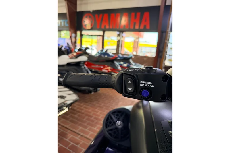 Slide: The Image of 2026 Yamaha WaveRunner FX SVHO handlebar with cruise control in showroom. - 5