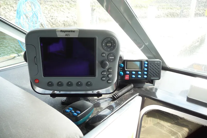 Slide: The Image of Raymarine A65 and Navman VHF 7100 on 1988 Bayliner 2102 Trophy dashboard. - 8