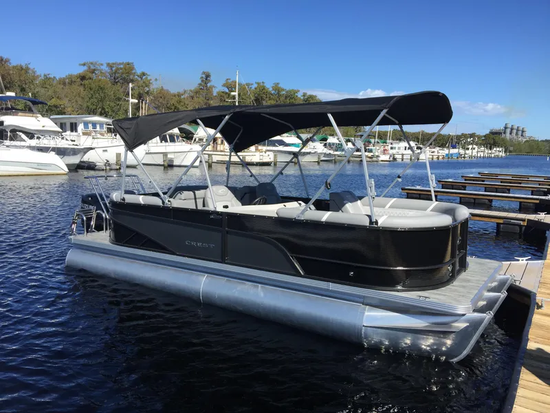 Slide: The Image of 2023 Crest Classic DLX 220 SLC pontoon boat docked. - 5