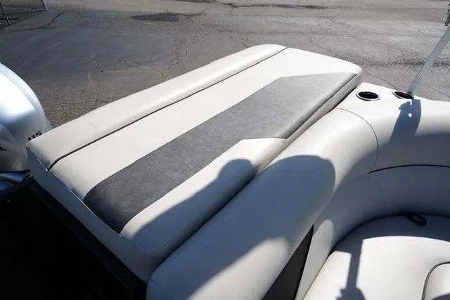 Slide: The Image of 2021 Crest Classic DLX 200 L boat seat with gray and white upholstery. - 19
