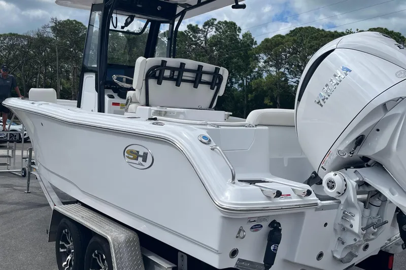 Slide: The Image of 2026 Sea Hunt Ultra 235 SE boat with Yamaha engine on trailer. - 7