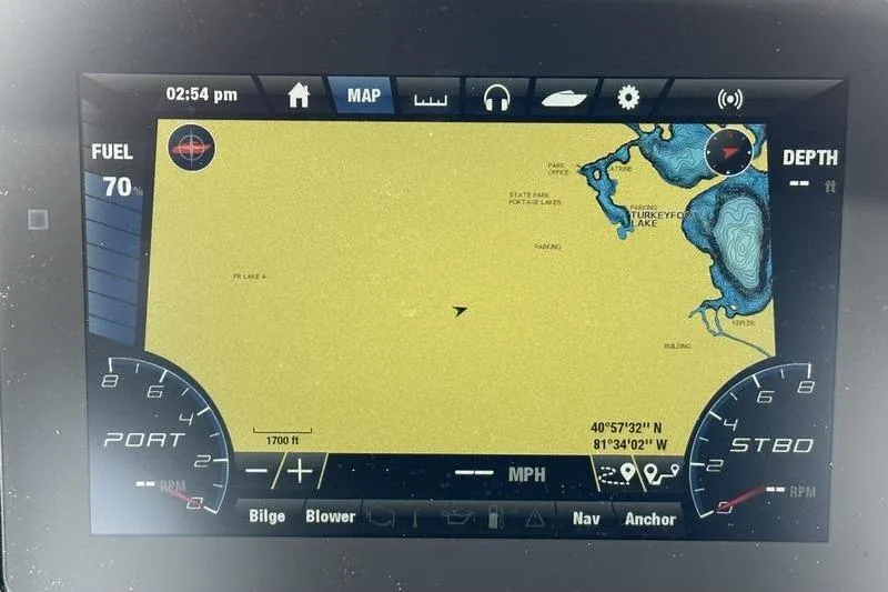 Slide: The Image of Yamaha Boats SX240 2020 dashboard displaying navigation map and fuel level at 70%. - 29