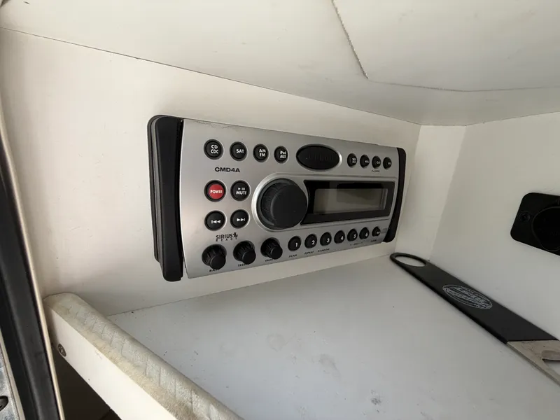 Slide: The Image of Sea Ray SUNDECK 200 SD 2007 - 27