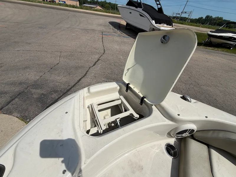 Slide: The Image of Sea Ray SUNDECK 200 SD 2007 - 21