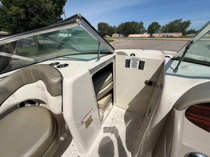 Slide: The Image of Sea Ray SUNDECK 200 SD 2007 - 23