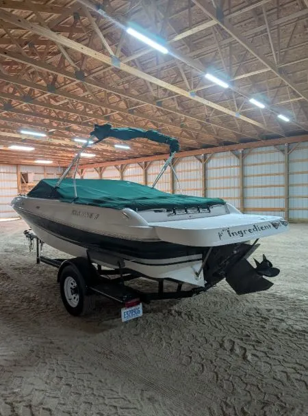 Slide: The Image of 2002 Four Winns 200 Horizon boat in storage facility. - 7