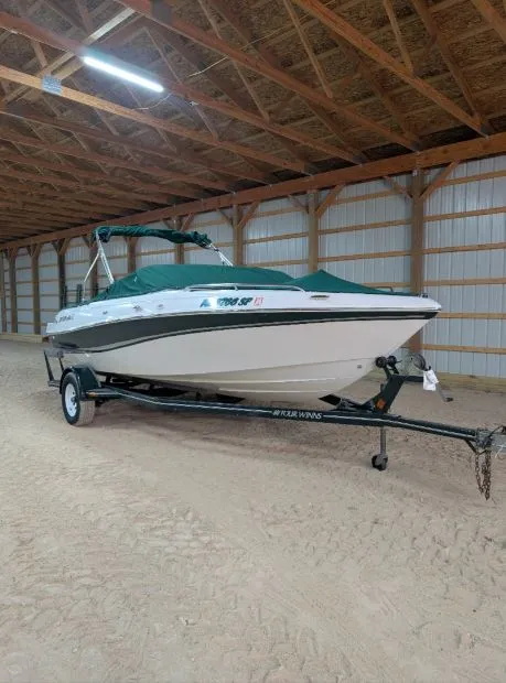 Slide: The Image of 2002 Four Winns 200 Horizon boat in warehouse on trailer. - 9